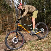 Set ARMAGEDON + GENIUS BIKE SHORTS oliovová