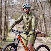 Set ARMAGEDON + GENIUS BIKE SHORTS oliovová